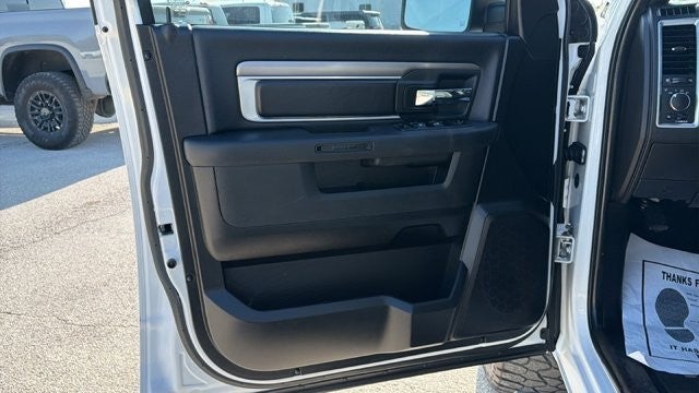2024 RAM 1500 Classic Warlock Crew Cab 4x2 5'7" Box