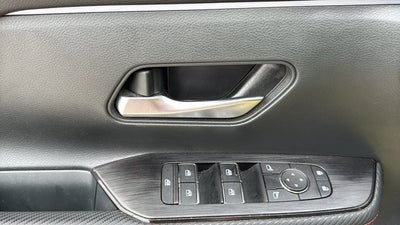 2025 Nissan Kicks SR FWD