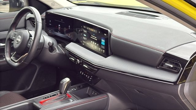 2025 Nissan Kicks SR FWD