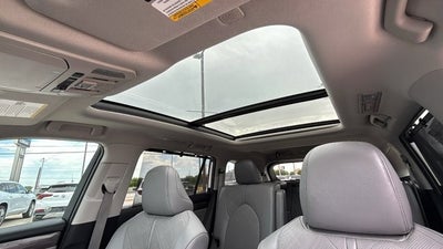 2022 Toyota Highlander Hybrid Platinum