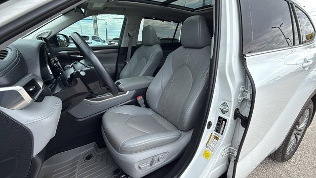 2022 Toyota Highlander Hybrid Platinum