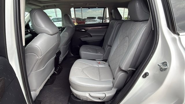 2022 Toyota Highlander Hybrid Platinum