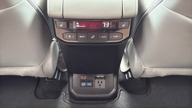 2022 Toyota Highlander Hybrid Platinum