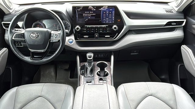 2022 Toyota Highlander Hybrid Platinum