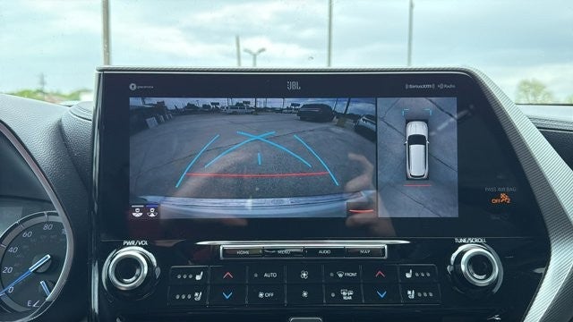 2022 Toyota Highlander Hybrid Platinum