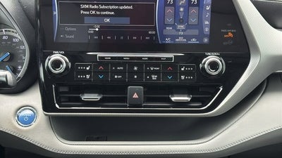 2022 Toyota Highlander Hybrid Platinum