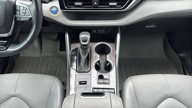 2022 Toyota Highlander Hybrid Platinum