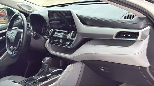 2022 Toyota Highlander Hybrid Platinum
