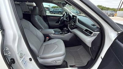 2022 Toyota Highlander Hybrid Platinum