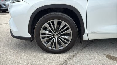 2022 Toyota Highlander Hybrid Platinum