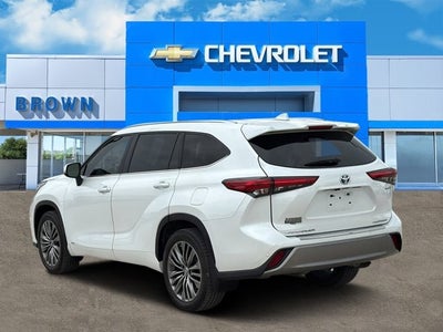 2022 Toyota Highlander Hybrid Platinum