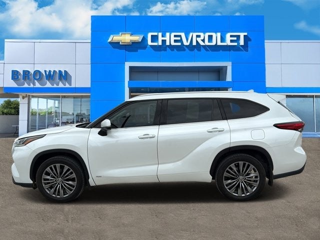 2022 Toyota Highlander Hybrid Platinum