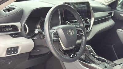 2022 Toyota Highlander Hybrid Platinum